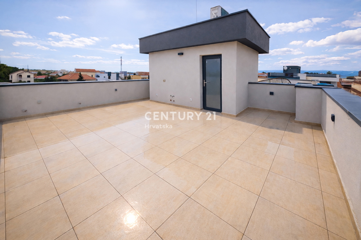 Vir – appartamento su due piani con terrazza sul tetto e vista mare