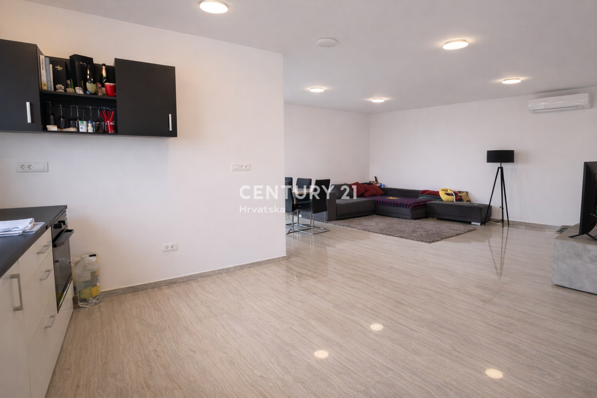 Vir – appartamento su due piani con terrazza sul tetto e vista mare