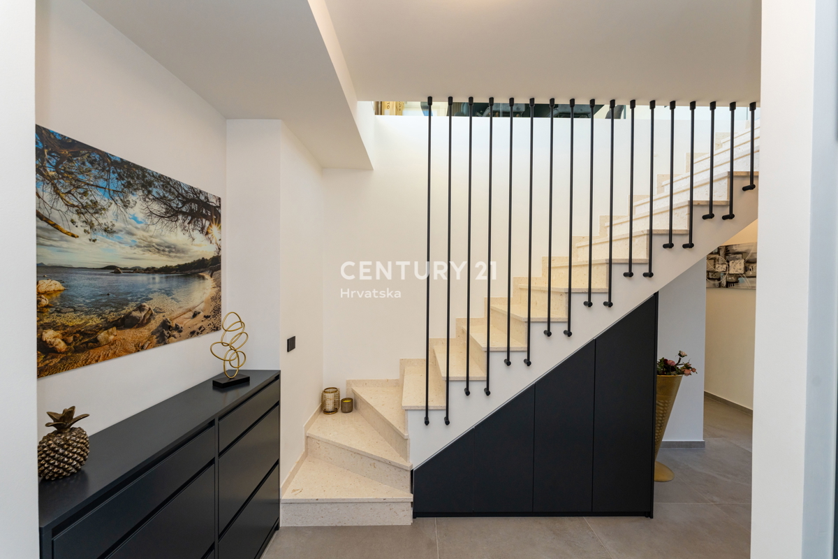 Vrsi vicino a Zara - Nuova casa con piscina sul tetto