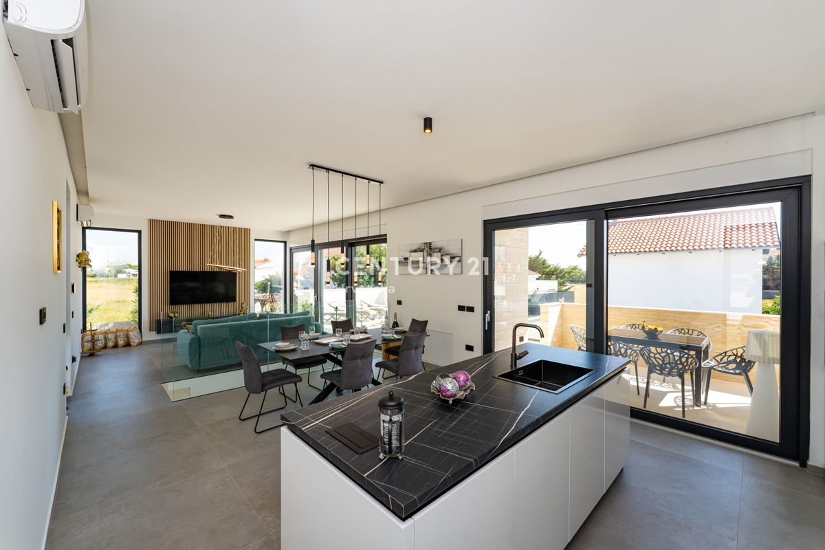 Vrsi vicino a Zara - Nuova casa con piscina sul tetto