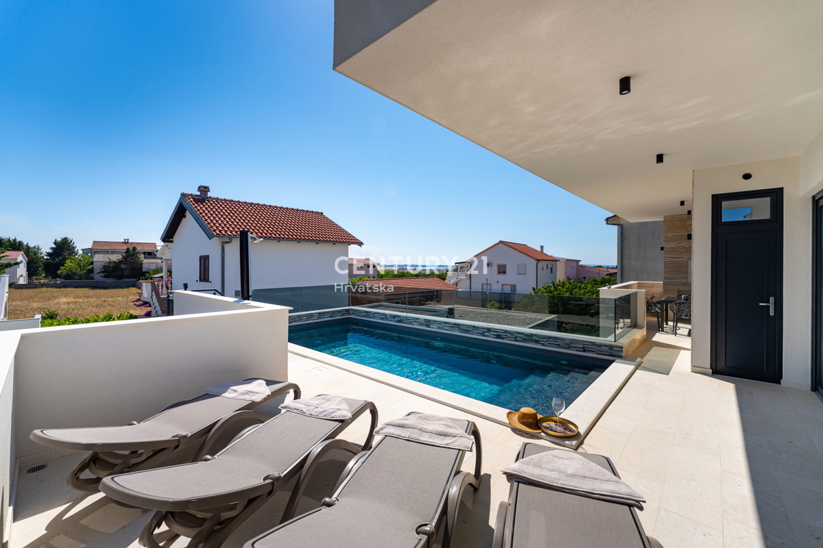 Vrsi vicino a Zara - Nuova casa con piscina sul tetto