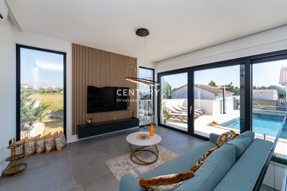Vrsi vicino a Zara - Nuova casa con piscina sul tetto