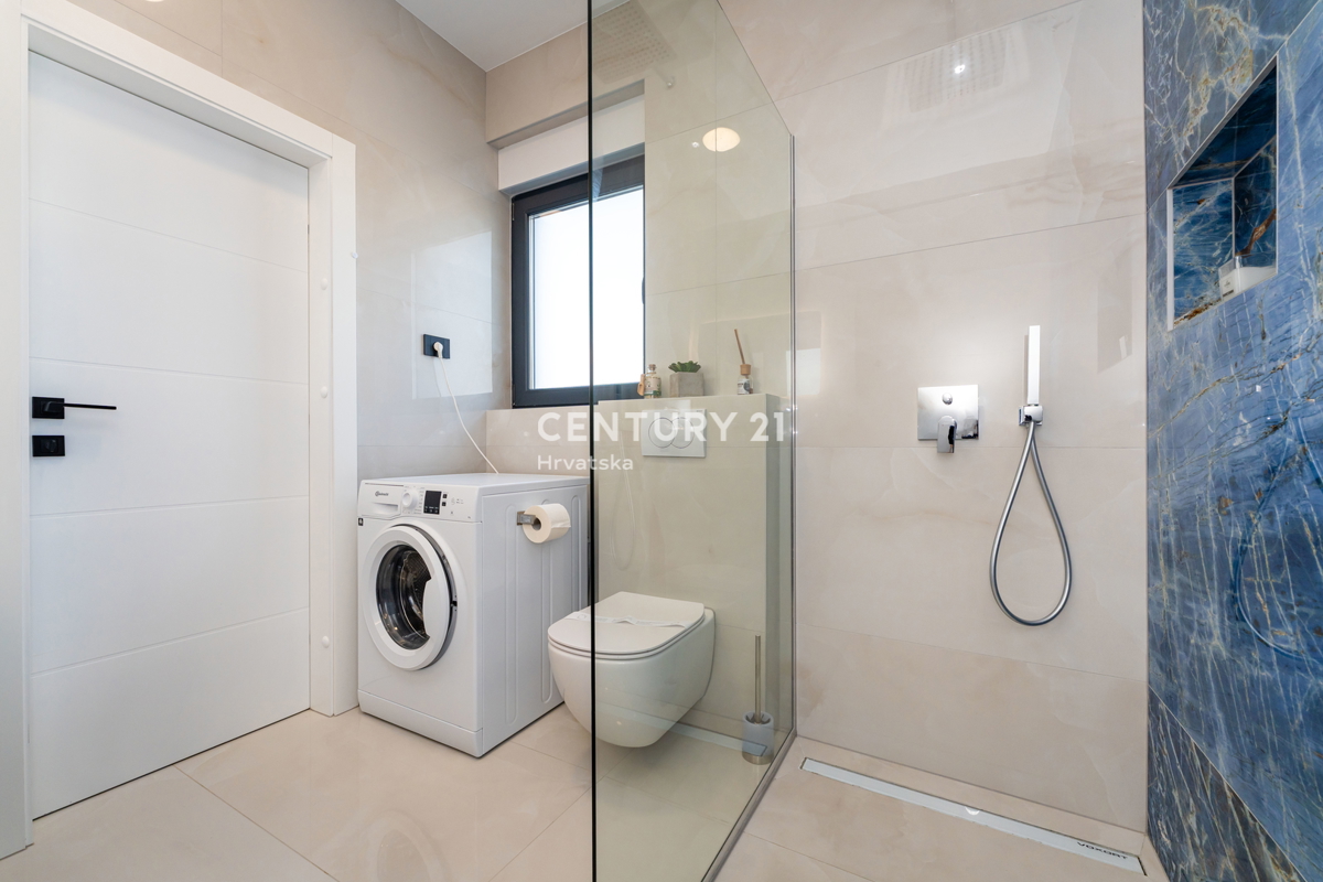 Vrsi vicino a Zara - Nuova casa con piscina sul tetto