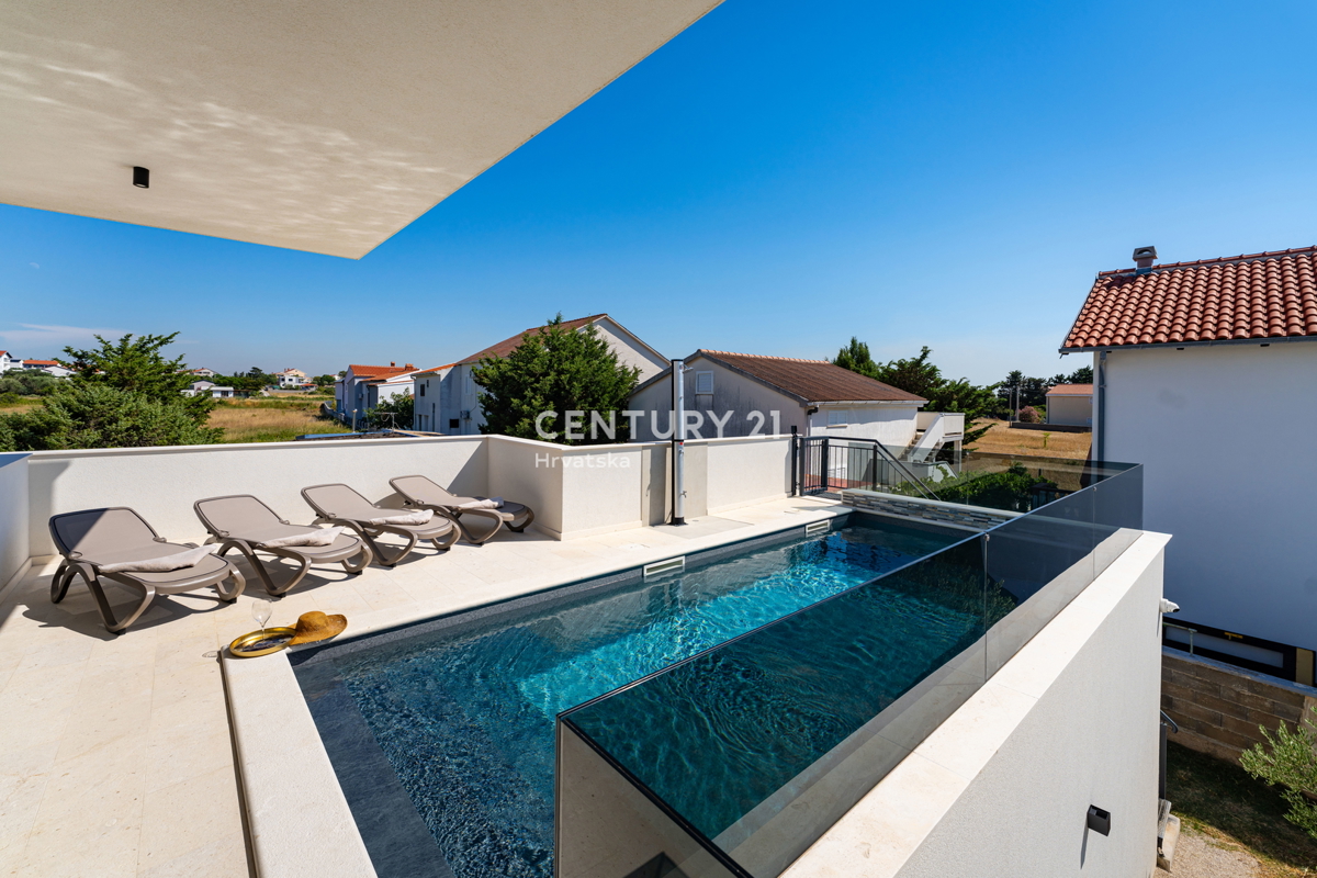 Vrsi vicino a Zara - Nuova casa con piscina sul tetto