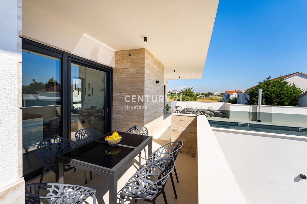 Vrsi vicino a Zara - Nuova casa con piscina sul tetto