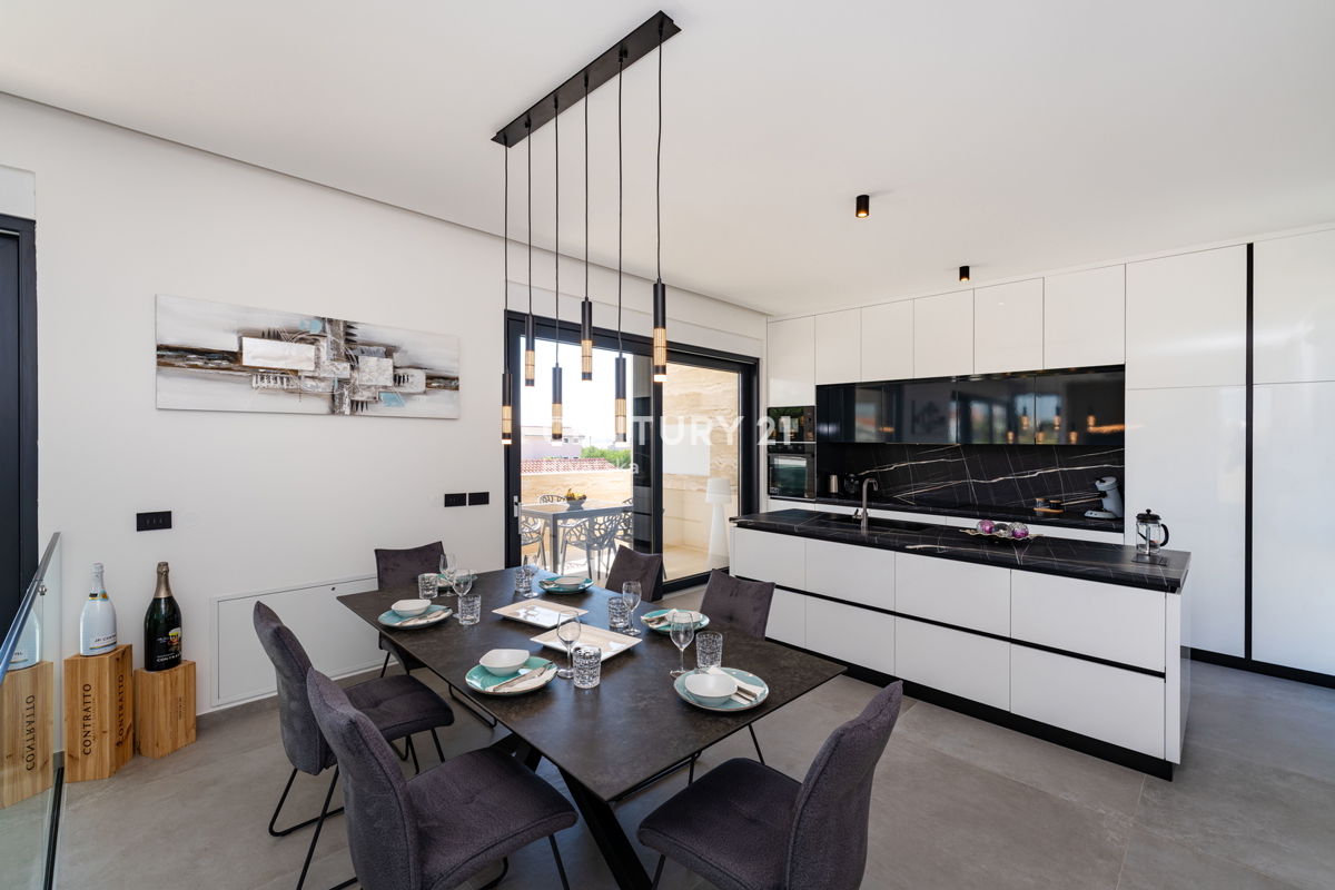 Vrsi vicino a Zara - Nuova casa con piscina sul tetto