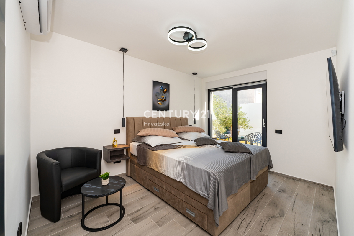 Vrsi vicino a Zara - Nuova casa con piscina sul tetto