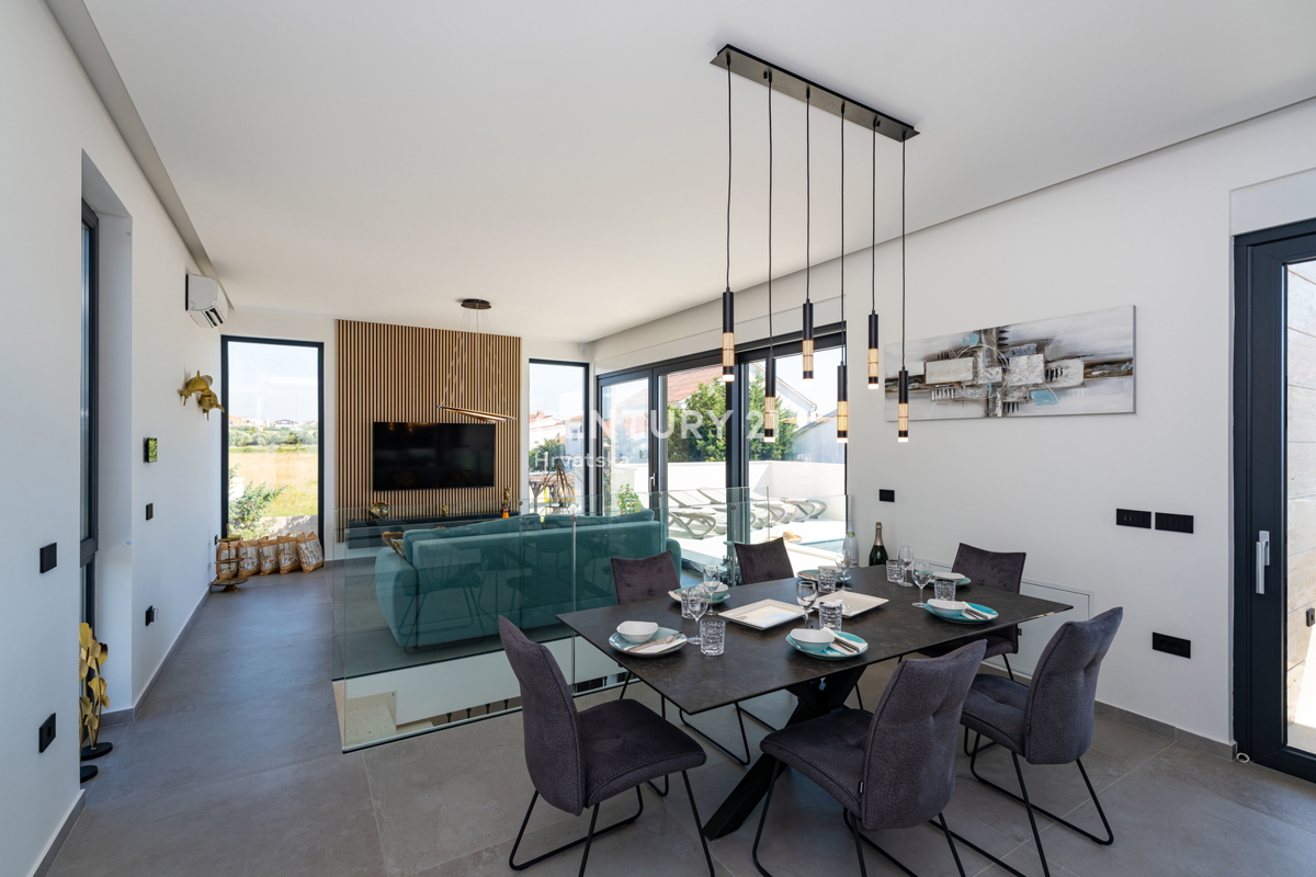 Vrsi vicino a Zara - Nuova casa con piscina sul tetto