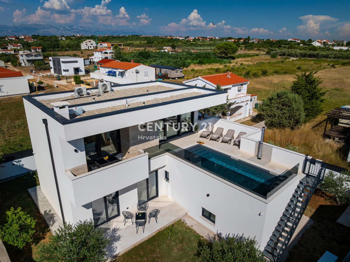 Vrsi vicino a Zara - Nuova casa con piscina sul tetto