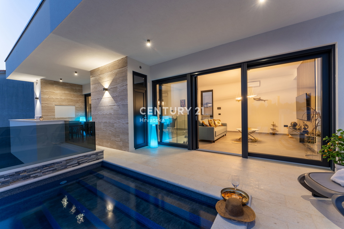 Vrsi vicino a Zara - Nuova casa con piscina sul tetto