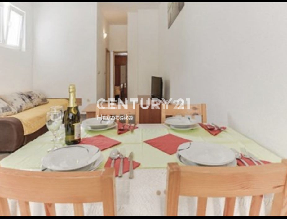 Casa indipendente ad uso residenziale e commerciale a Biograd na Moru.