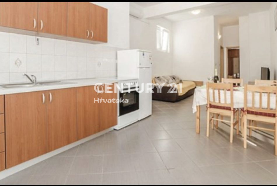 Casa indipendente ad uso residenziale e commerciale a Biograd na Moru.