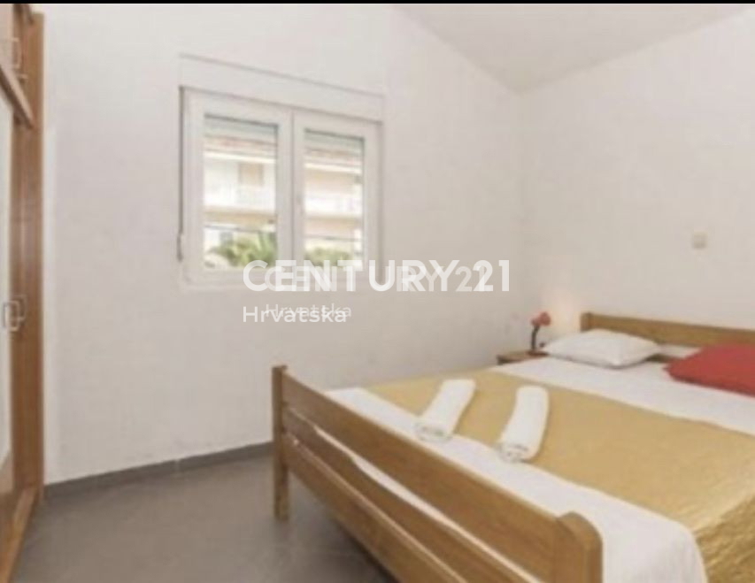 Casa indipendente ad uso residenziale e commerciale a Biograd na Moru.