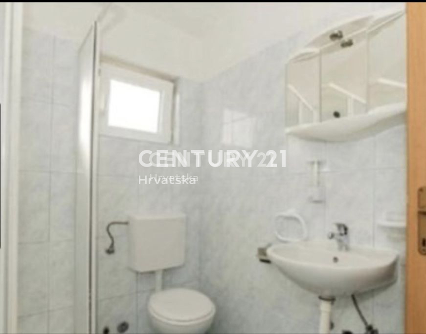 Casa indipendente ad uso residenziale e commerciale a Biograd na Moru.