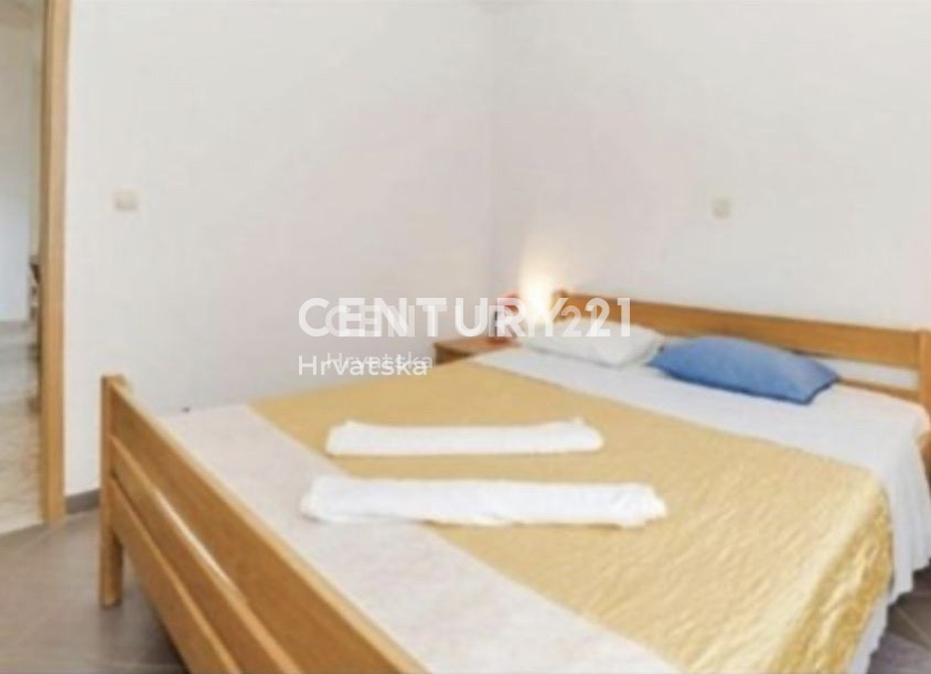 Casa indipendente ad uso residenziale e commerciale a Biograd na Moru.