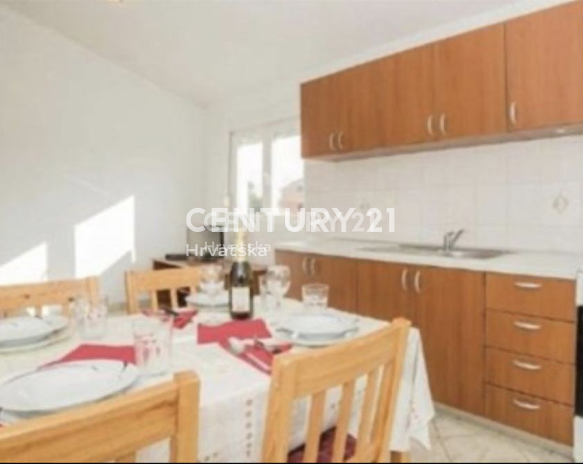 Casa indipendente ad uso residenziale e commerciale a Biograd na Moru.