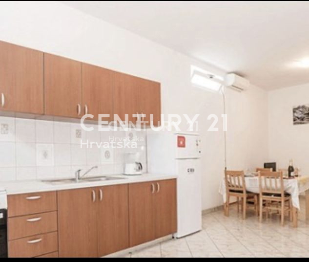 Casa indipendente ad uso residenziale e commerciale a Biograd na Moru.