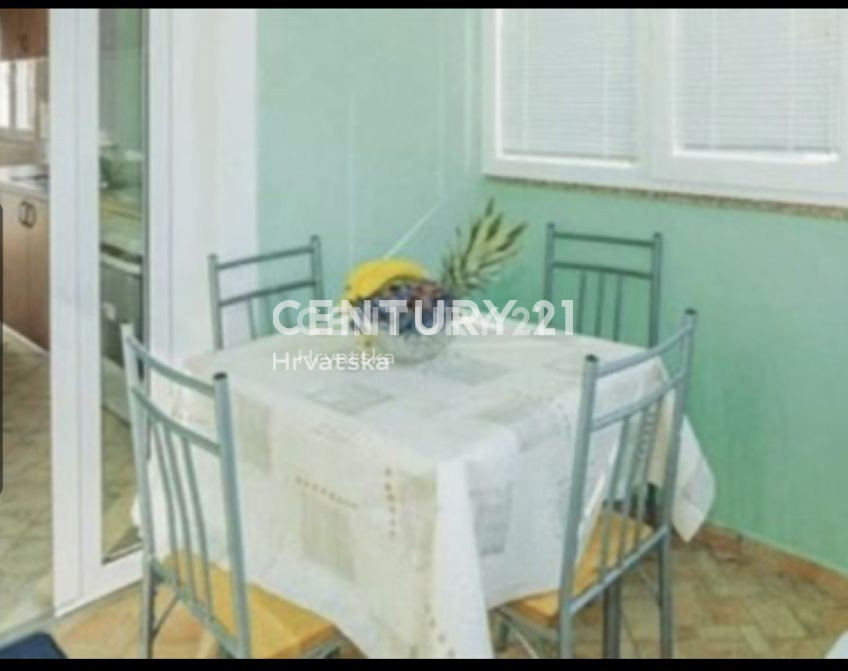 Casa indipendente ad uso residenziale e commerciale a Biograd na Moru.