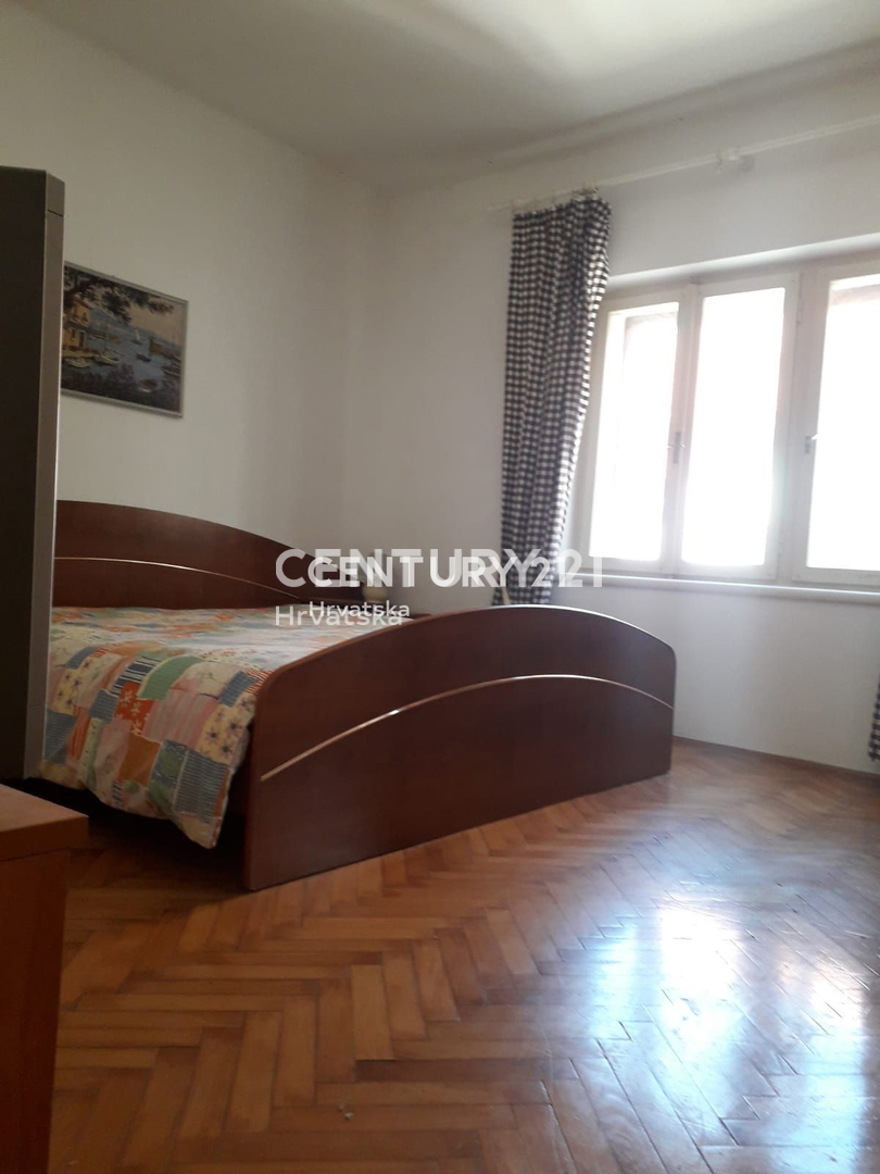 KALI, casa nel centro del paese tra la chiesa, il comune e il mare