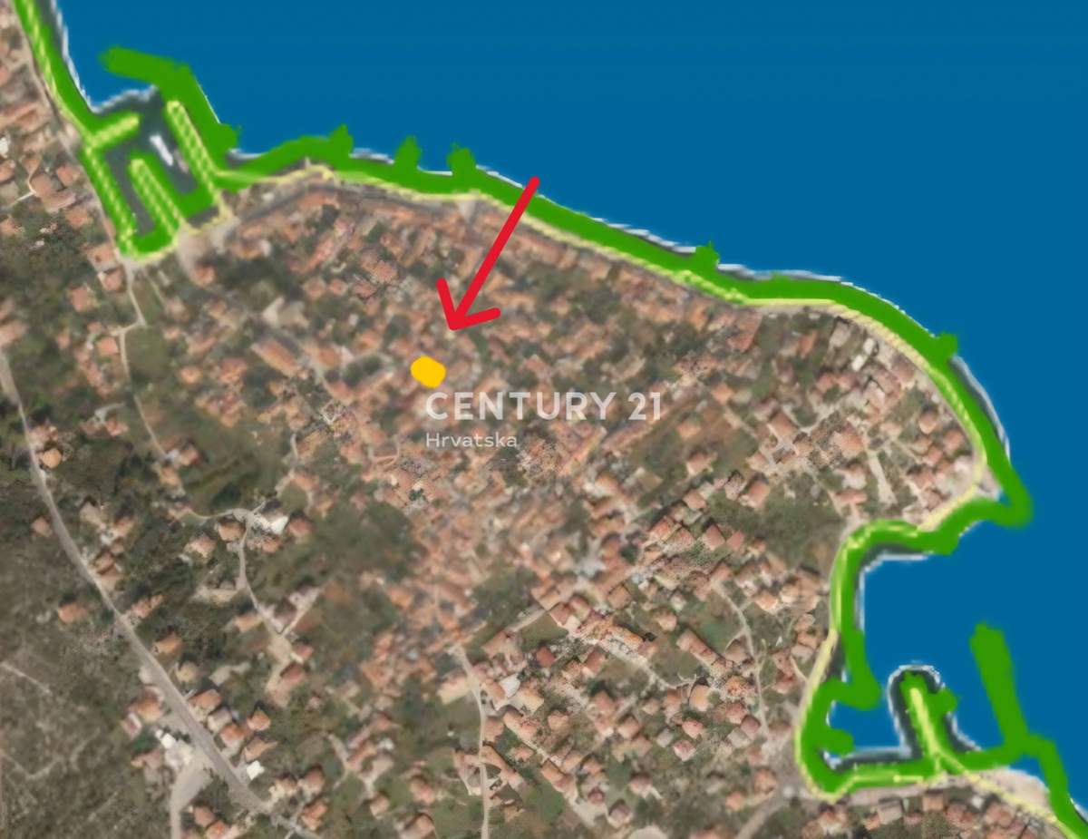 KALI, casa nel centro del paese tra la chiesa, il comune e il mare