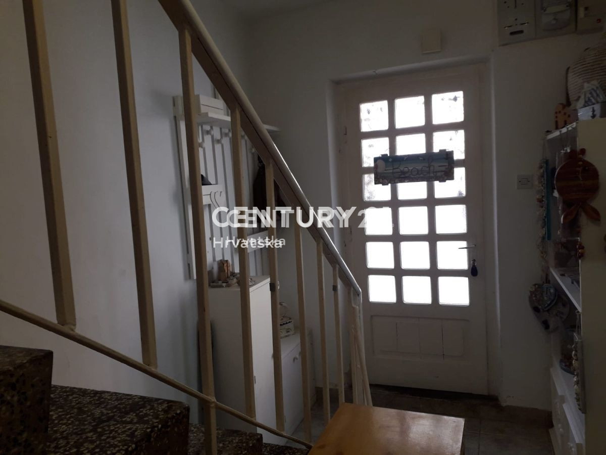 KALI, casa nel centro del paese tra la chiesa, il comune e il mare