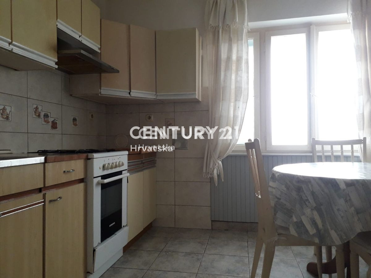 KALI, casa nel centro del paese tra la chiesa, il comune e il mare