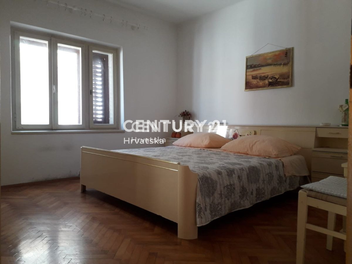 KALI, casa nel centro del paese tra la chiesa, il comune e il mare