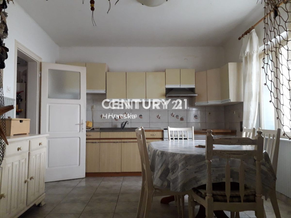 KALI, casa nel centro del paese tra la chiesa, il comune e il mare