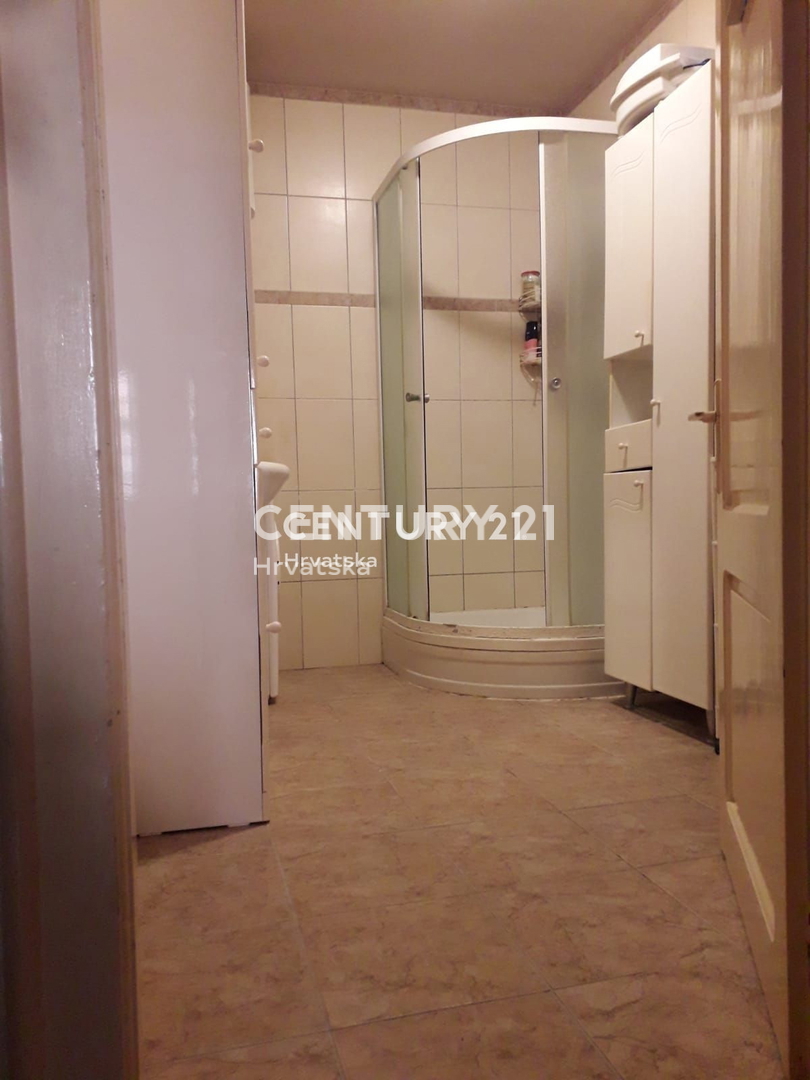 KALI, casa nel centro del paese tra la chiesa, il comune e il mare