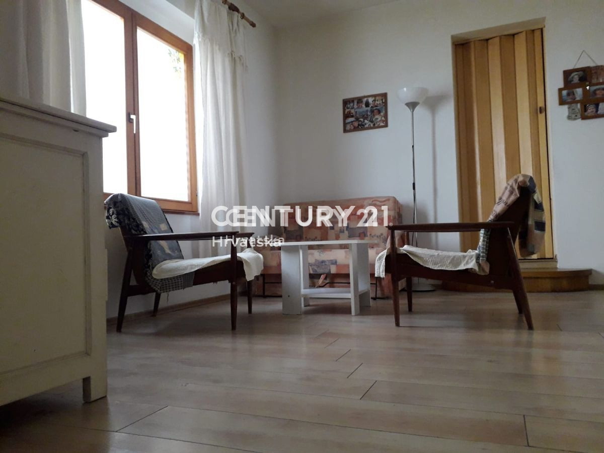 KALI, casa nel centro del paese tra la chiesa, il comune e il mare