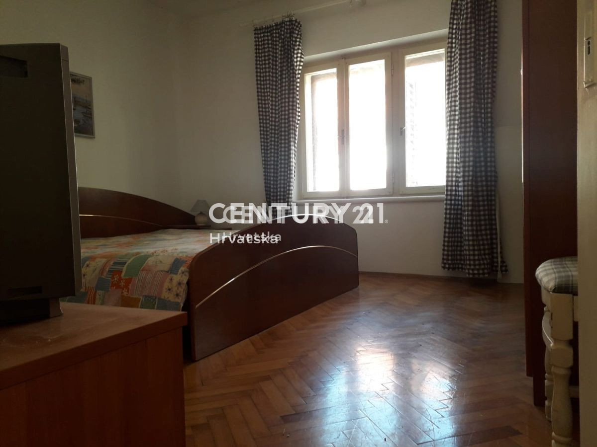 KALI, casa nel centro del paese tra la chiesa, il comune e il mare