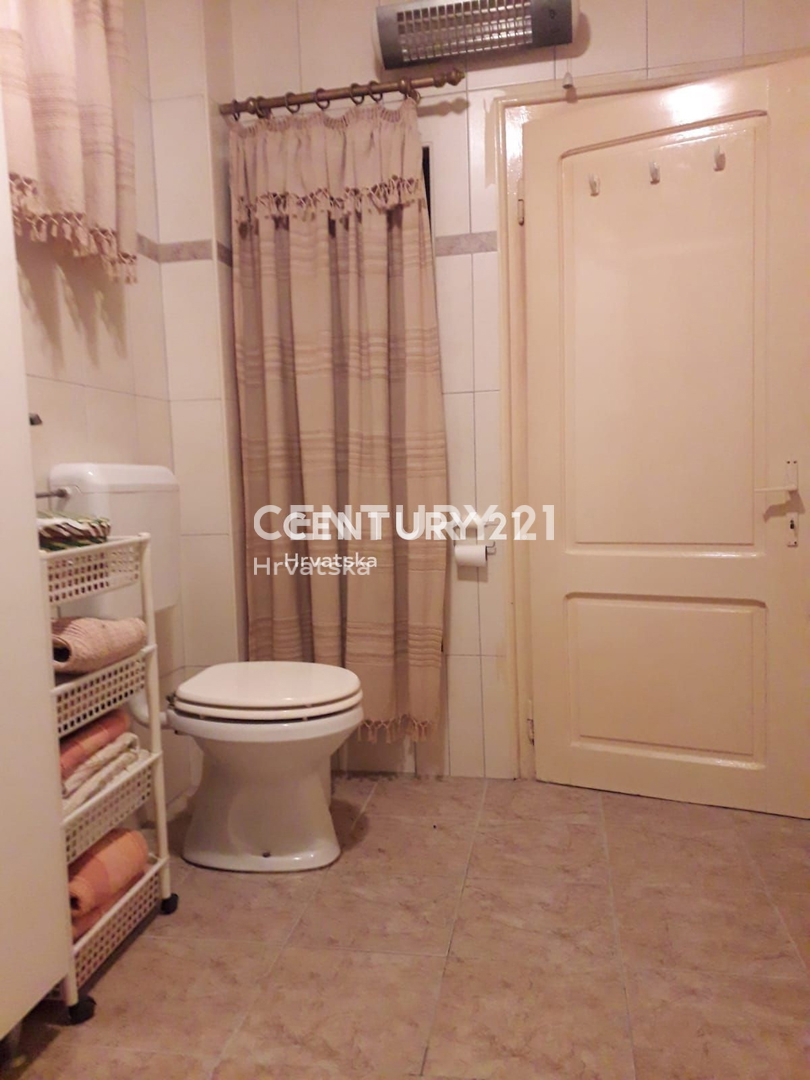 KALI, casa nel centro del paese tra la chiesa, il comune e il mare