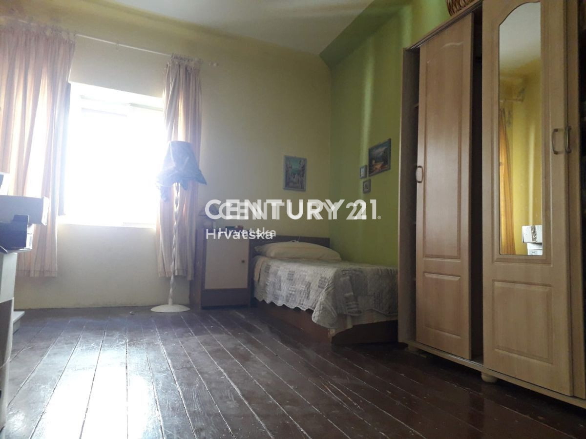 KALI, casa nel centro del paese tra la chiesa, il comune e il mare