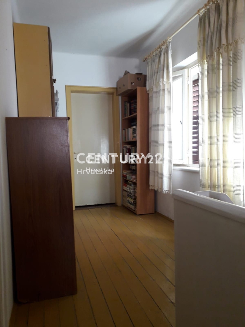 KALI, casa nel centro del paese tra la chiesa, il comune e il mare