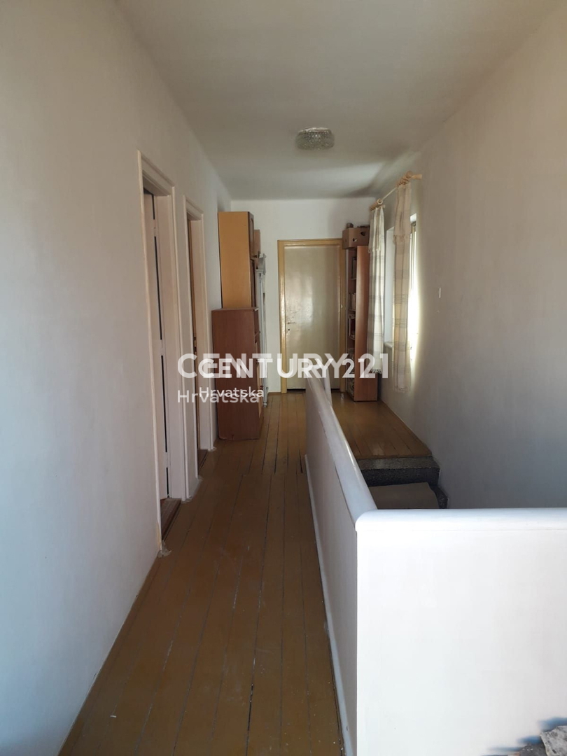 KALI, casa nel centro del paese tra la chiesa, il comune e il mare