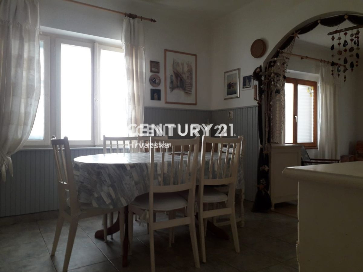 KALI, casa nel centro del paese tra la chiesa, il comune e il mare