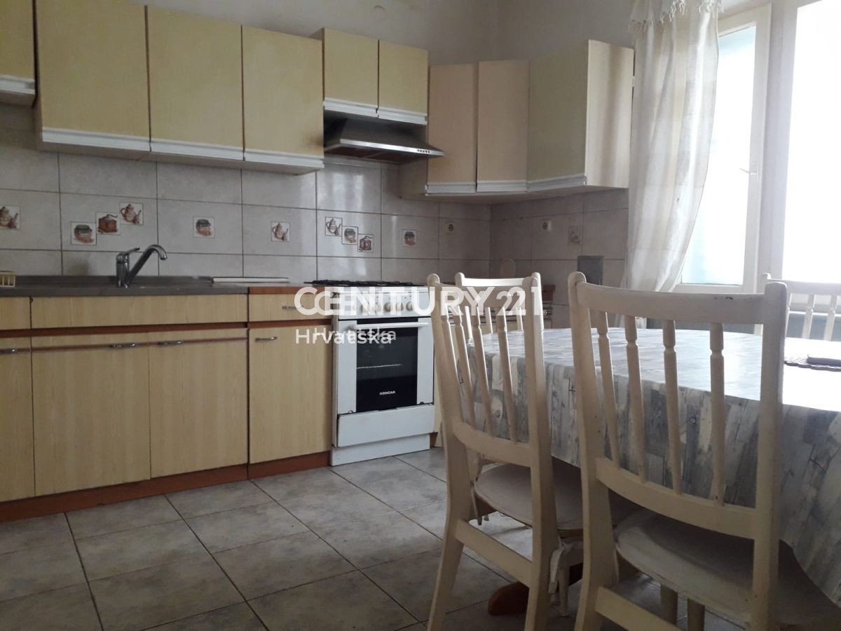 KALI, casa nel centro del paese tra la chiesa, il comune e il mare