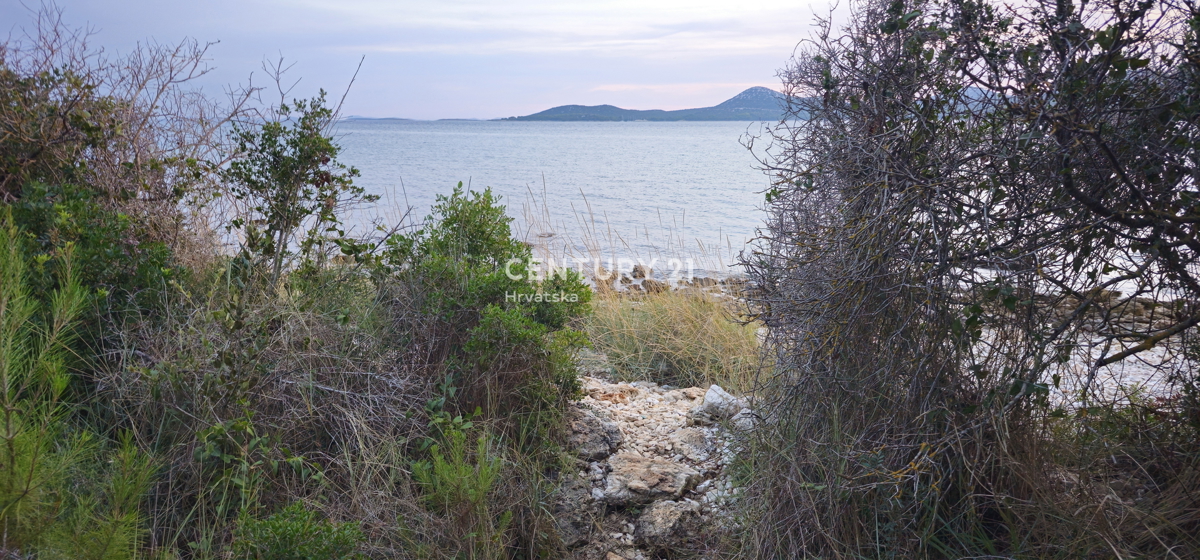 Biograd na Moru, Kumenat, terreno estremamente attraente direttamente sul mare