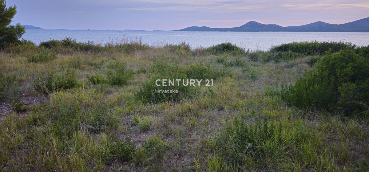 Biograd na Moru, Kumenat, terreno estremamente attraente direttamente sul mare