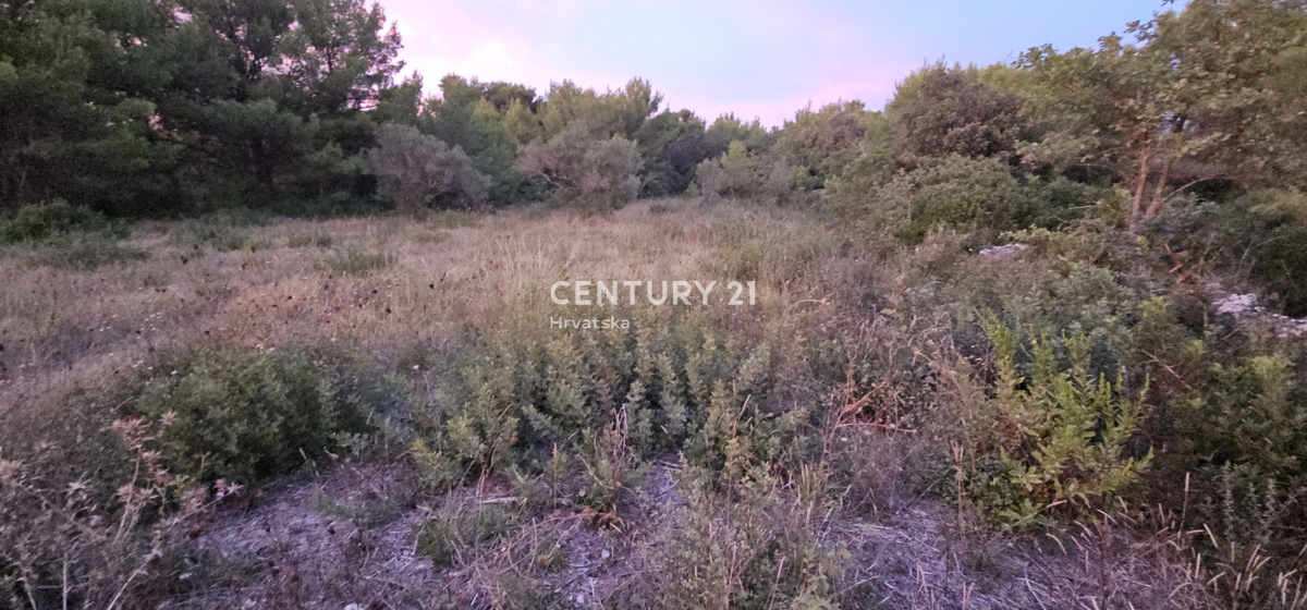 Biograd na Moru, Kumenat, terreno estremamente attraente direttamente sul mare