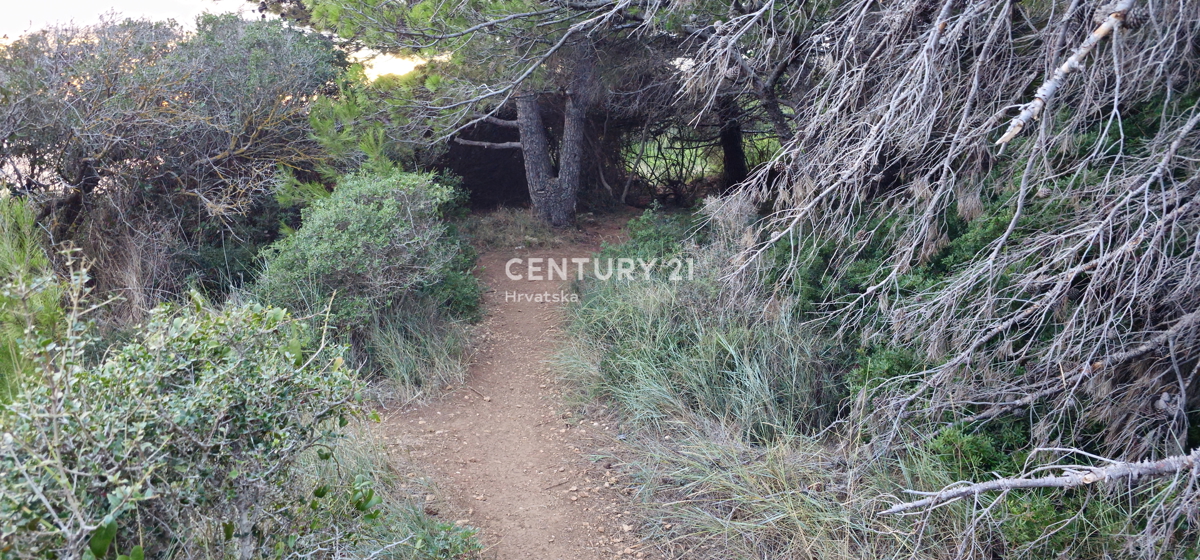 Biograd na Moru, Kumenat, terreno estremamente attraente direttamente sul mare