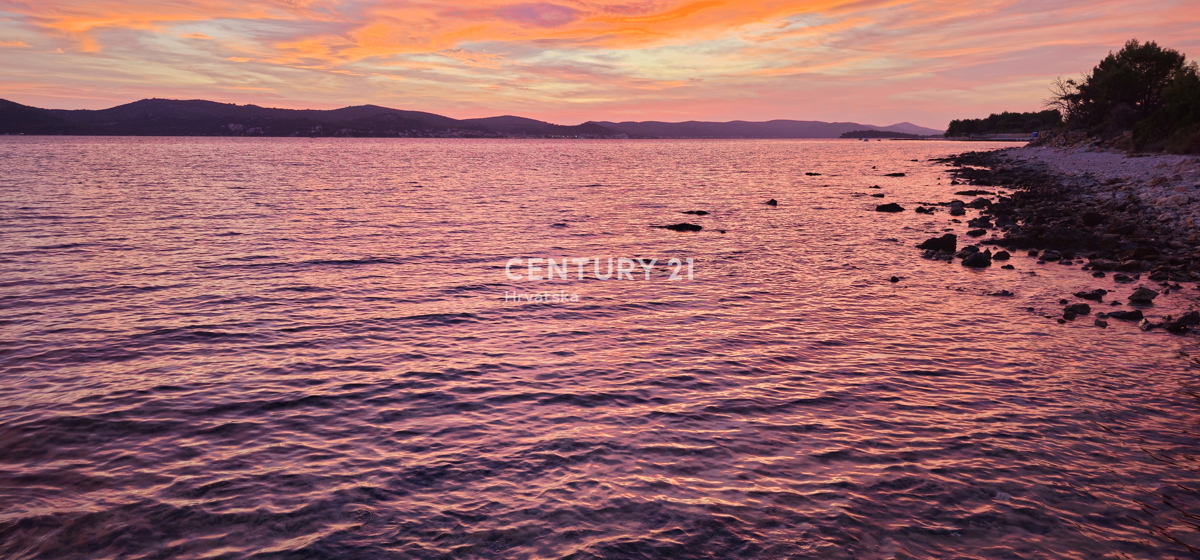 Biograd na Moru, Kumenat, terreno estremamente attraente direttamente sul mare