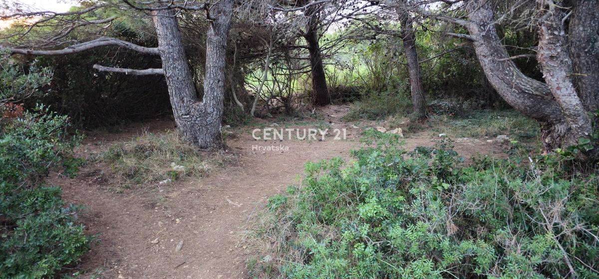 Biograd na Moru, Kumenat, terreno estremamente attraente direttamente sul mare