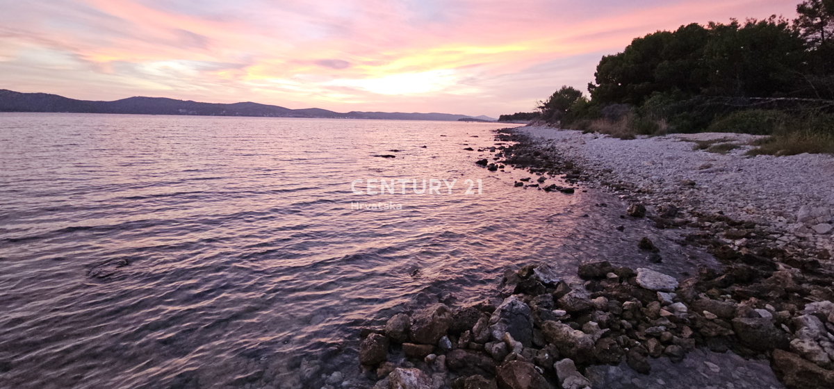 Biograd na Moru, Kumenat, terreno estremamente attraente direttamente sul mare