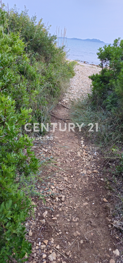Biograd na Moru, Kumenat, terreno estremamente attraente direttamente sul mare