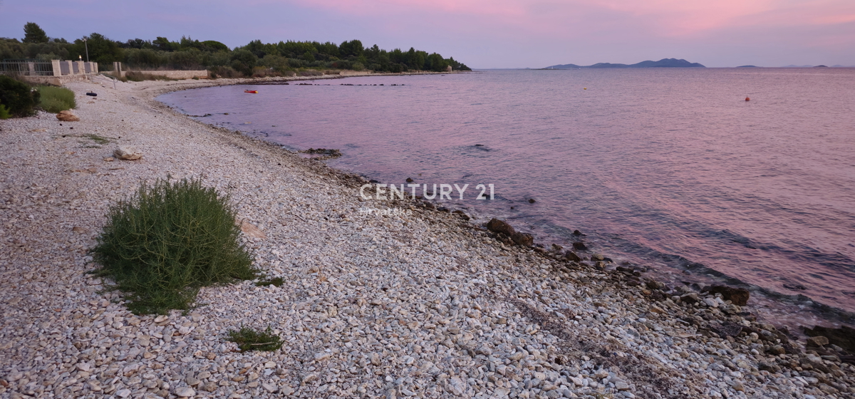 Biograd na Moru, Kumenat, terreno estremamente attraente direttamente sul mare