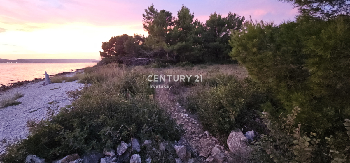 Biograd na Moru, Kumenat, terreno estremamente attraente direttamente sul mare