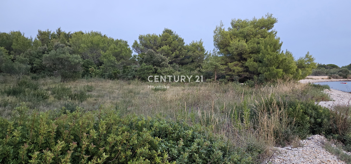 Biograd na Moru, Kumenat, terreno estremamente attraente direttamente sul mare