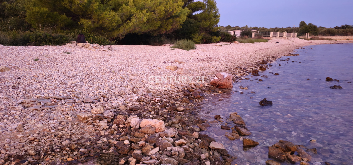 Biograd na Moru, Kumenat, terreno estremamente attraente direttamente sul mare