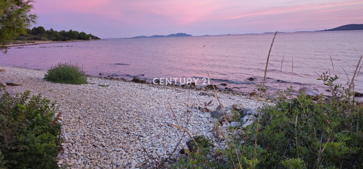 Biograd na Moru, Kumenat, terreno estremamente attraente direttamente sul mare
